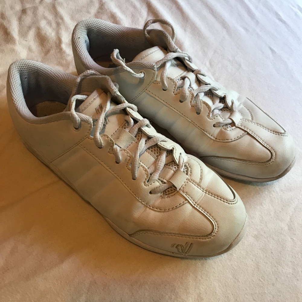 Cheer shoes